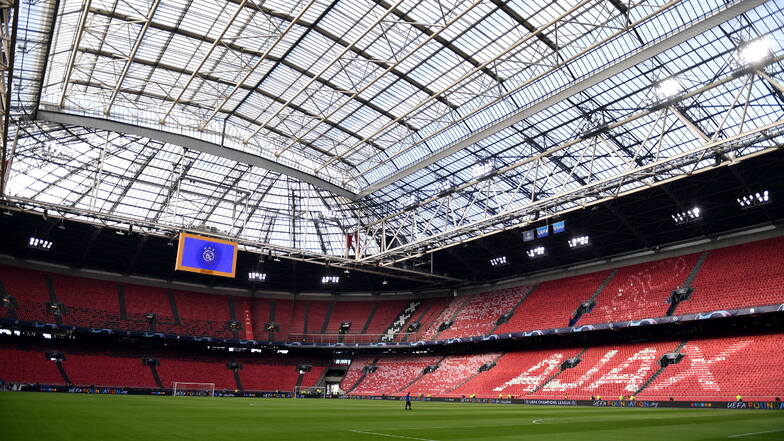 Amsterdam, Johan-Cruyff-Arena: 16.000 zugelassene Zuschauer; drei Gruppenspiele, ein Achtelfinale.