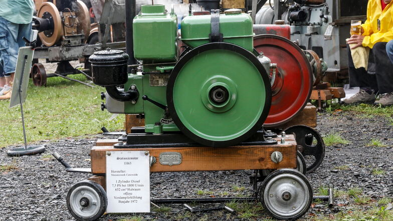 Es gab auch eine Ausstellung mit verschiedenen Dingen über Traktoren zu sehen - wie dieser Stationärmotor 1H65 vom Motorenwerk Cunewalde.