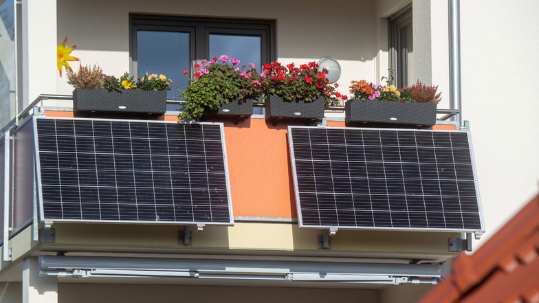 Auch Solarmodule für ein sogenanntes Balkonkraftwerk werden immer beliebter.