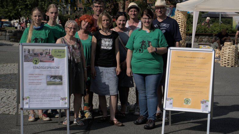 Die Mitglieder der Bürgerinitiative haben jeden Sonnabend am Spree-Eck in Ebersbach das Gespräch gesucht.