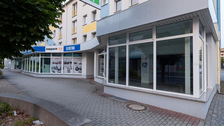 Geschäfte in der Innenstadt wie zuletzt Foto-Garack schließen. Rund um das Zentrum entstanden zwei Penny-Märkte, ein Netto, ein Edeka, ein Aldi, ein Rewe-Supermarkt.