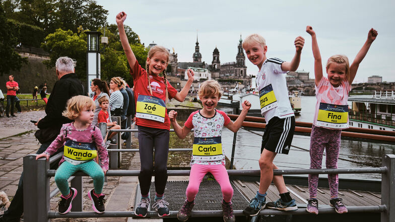 Die Läufer melden sich zurück, und auch die jüngsten sind begeistert. Rund 3.000 Teilnehmer waren in Dresden beim Nachtlauf am Start.