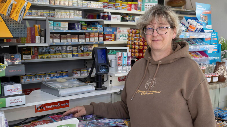 Anja Obran kümmert sich seit 14 Jahren im Tankstellen-Shop in Niederstriegis ums Abkassieren der Tankkunden, verkauft aber auch Stärkungen und Getränke, Zeitungen und Produkte von Direktvermarktern wie Eier und Honig. Beruflich geht die gelernte Verkäufer