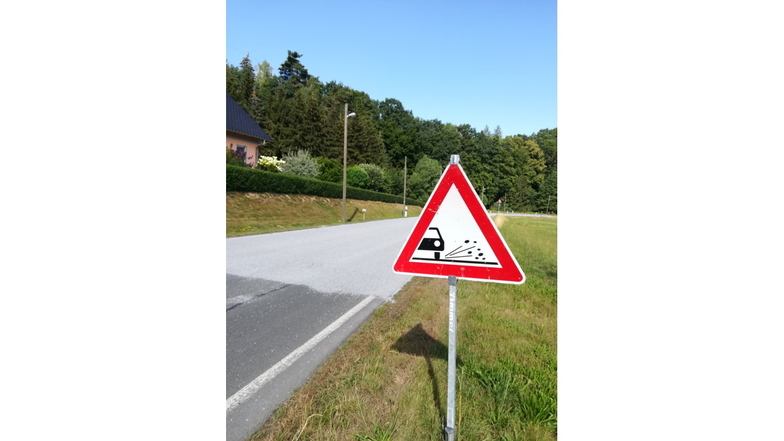 Noch keine neue Straßenoberfläche in Wettersdorf - aber in Grunau