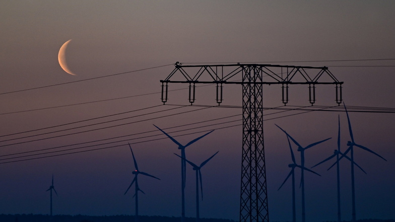 Nach Deutschland importierter Strom hat sich im März um 441 Prozent verteuert.