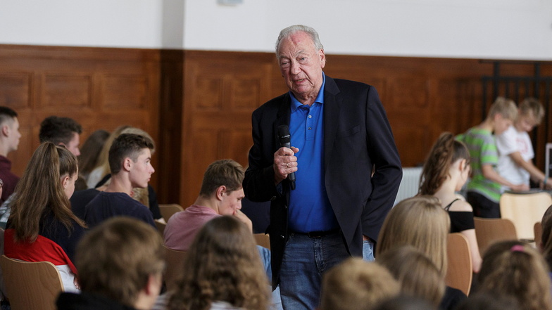 Ekkehard Kuhn ist regelmäßig in Görlitz, zuletzt erst in diesen Oktobertagen. 2019 besuchte er auch das Joliot-Curie-Gymnasium und berichtete über seine Arbeit für das ZDF.
