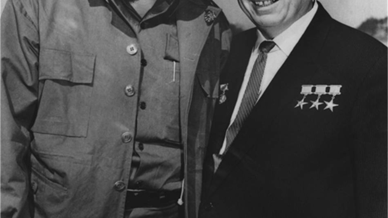 1963: Nach überstandener Kuba-Krise reiste der Maximo Lider zum sowjetischen Premier Nikita Chruschtschow nach  Moskau.