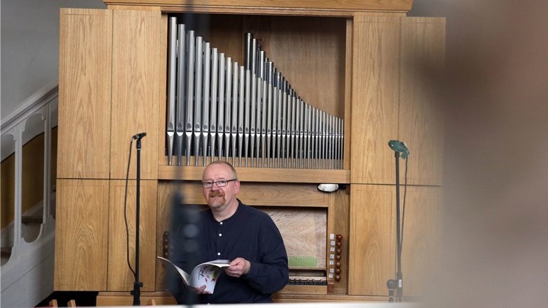 Der freischaffende Organisten Michael Wachler ließ am Sonntag in der Schlosskapelle die Orgel erklingen. Das war die letzte Aufnahme des Musikprojekts.