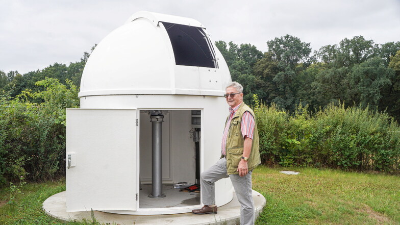 Reinhard Köber is pleased with the new observation dome, which will soon be equipped with an astrophotography telescope.