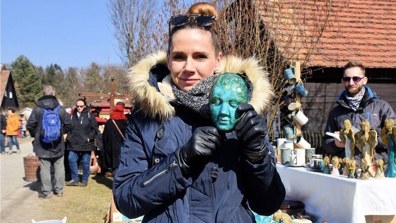 Joana Pukacz präsentierte diese schöne Maske am Stand von Sebastian Wotoszyn aus Wroclaw (Breslau).