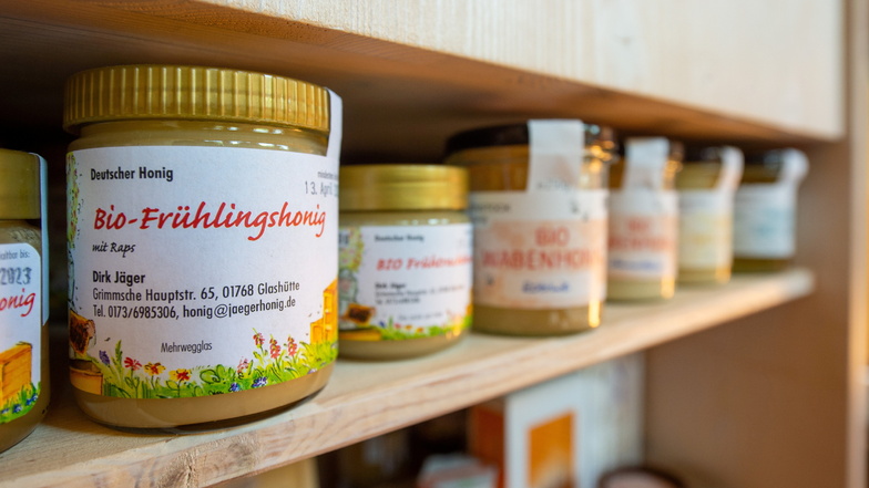 Auch Therapie-Bienen machen vor allem eins: Honig. In der Kreischaer Station kann man die Ernte kaufen.