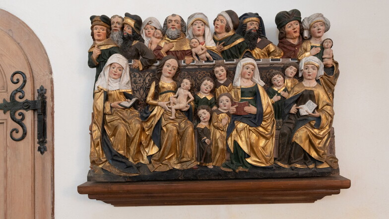 Dieses Bild ist aus der Vorreformationszeit um 1500 entstanden. Es wurde aus Lindenholz angefertigt und hängt in der Kirche.