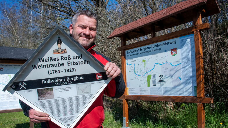 Wanderwegewart Jens Pigorsch und das Bauhofteam haben den neuen Bergbaulehrpfad in Roßwein ausgeschildert. Ab 1. Mai sind die beiden Rundwege freigegeben.