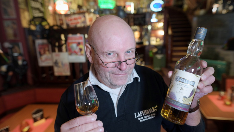 Heiko Winkler ist sehr stolz auf seinen Eintrag im Whisky Guide Deutschland. Gleichzeitig befürchtet er, sein Lokal wegen Corona aufgeben zu müssen.
