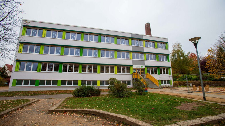 Die Grundschule Possendorf ist verwaist. Nach steigenden Corona-Fällen bleibt die Einrichtung eine weitere Woche geschlossen.
