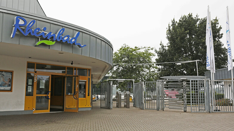 Der Eingangsbereich vom Rheinbad in Düsseldorf.
