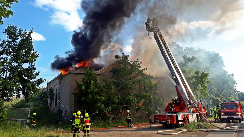 Der Brand am " Waldschlößchen" in Röderau im Juni 2019 konnte nicht aufgeklärt werden.