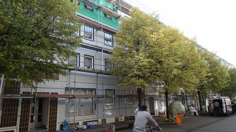 Die TAG Wohnen lässt in Döbeln die Fassaden der Häuser an der Fronstraße renovieren.