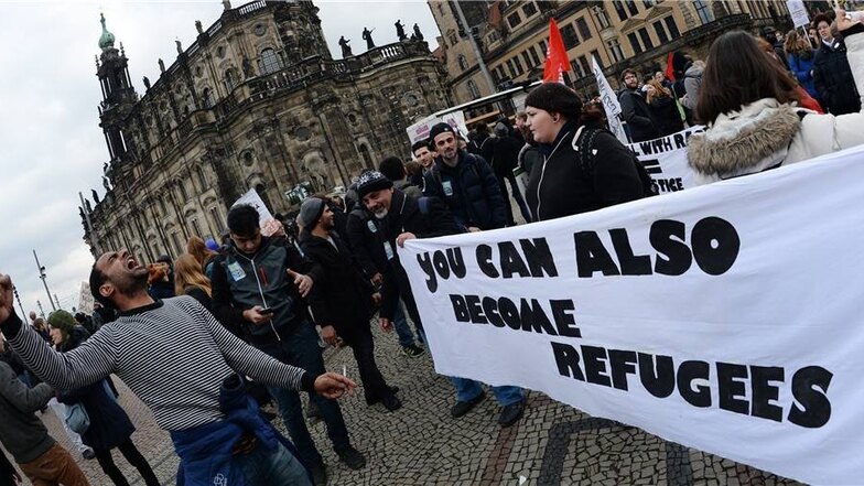 "Auch Du kannst ein Flüchtling werden" steht sinngemäß auf diesem Plakat.