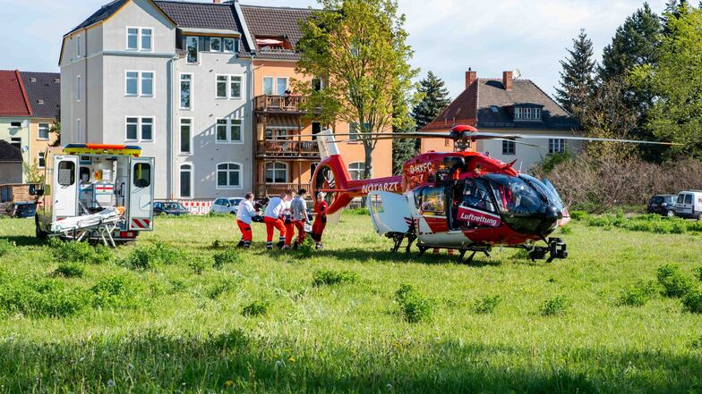 Das Mädchen wurde mit dem Hubschrauber in ein Dresdner Krankenhaus geflogen.