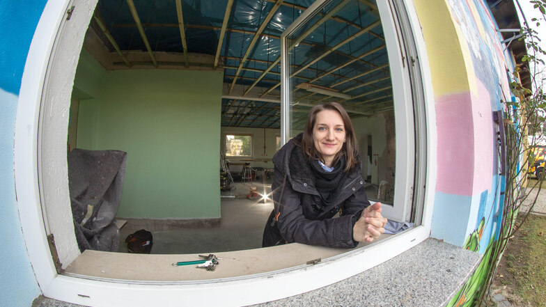 Anne Seifert vom Oberlausitzer Jugendring in dem ans Nieskyer HOLZ angrenzenden Raum, in dem der Makerspace, eine Projektwerkstatt, enstanden ist. Sollte Projekte sind jetzt gefährdet.