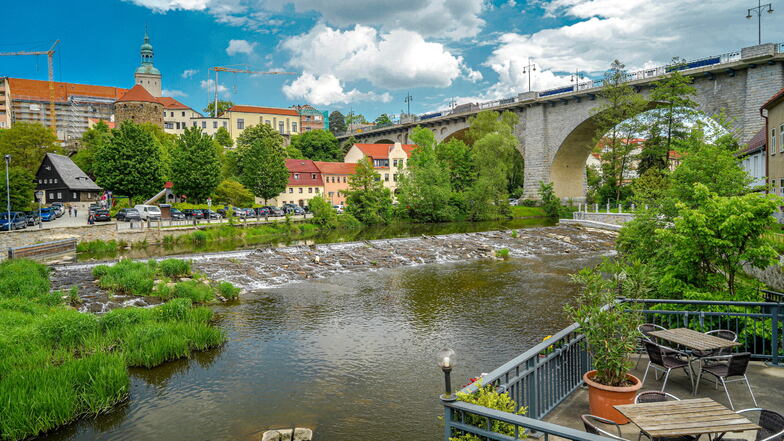 Schön anzusehen, doch Bautzen hat mit seiner Friedensbrücke ein ähnliches Problem wie Görlitz mit der Teufelsbrücke. Immer wieder wählen Menschen diese Brücken für ihren Freitod aus.