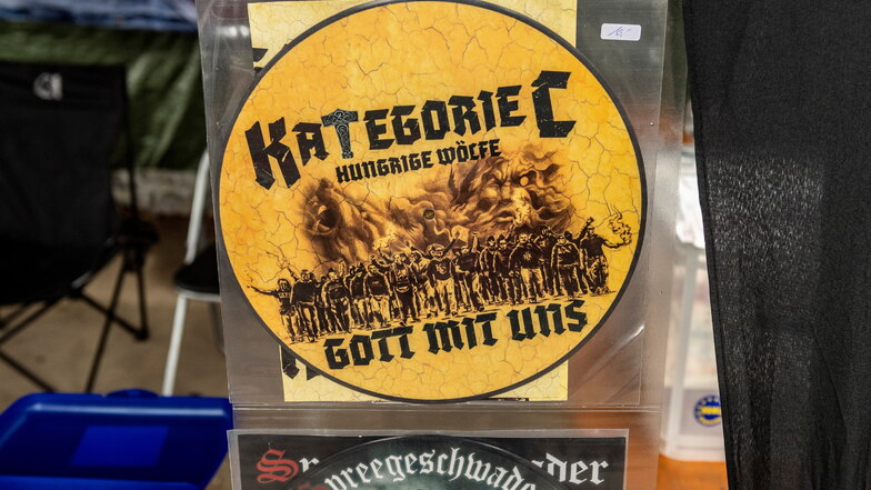 CDs von Rechtsrockbands wurden auch 2018 auf dem Festival "Schwert und Schild" in Ostritz im Kreis Görlitz entdeckt.