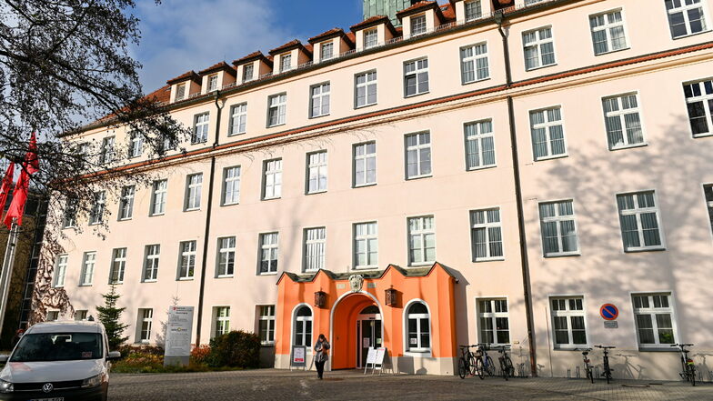 Der Haupteingang des Görlitzer Carolus-Krankenhauses.