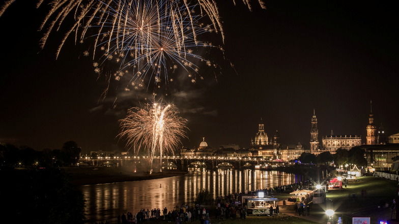 Dresden leuchtet: Um 22 Uhr startet das traditionelle Feuerwerk zum Abschluss des Stadtfestes.