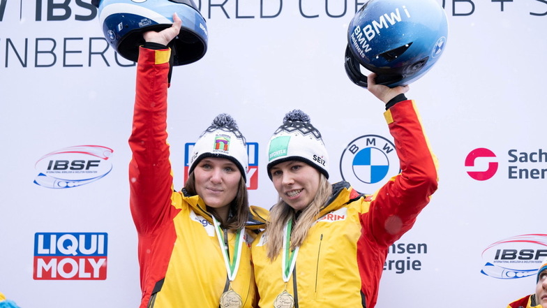 Erster Weltcup-Sieg, und das auf der schwierigen Bahn in Altenberg: Pilotin Lisa Buckwitz (links), die 2018 als Anschieberin zum Olympiasieg fuhr, mit ihrer Anschieberin Kira Lipperheide.
