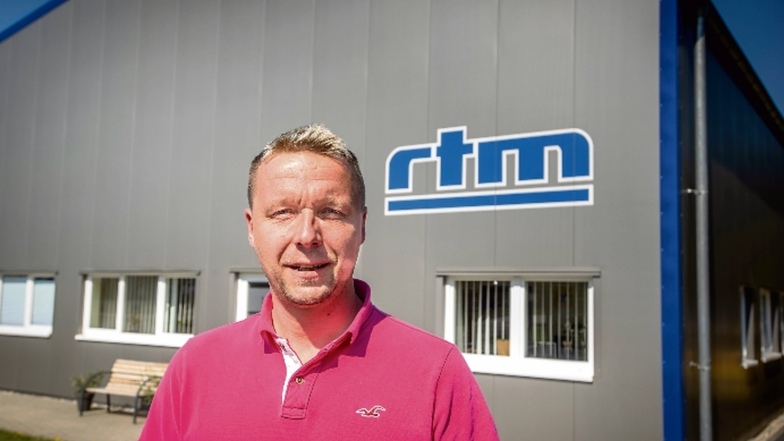 Alex Milde leitet den Maschinenbau der Firma RTM in Radeberg. Sie orientiert sich nun nach Pulsnitz.