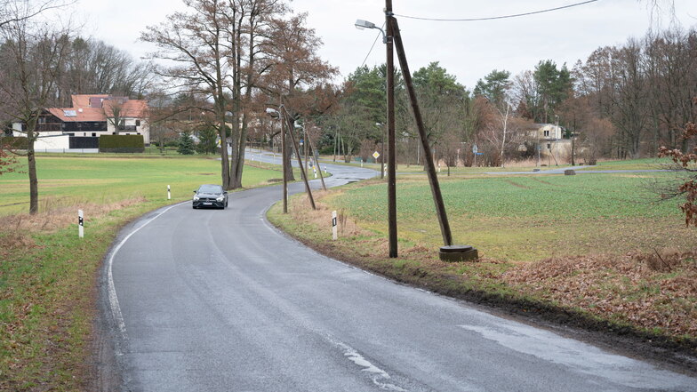 Die Weixdorfer Straße im Medinger Ortsteil Hufen ist wegen Bauarbeiten seit dem 8. April gesperrt.