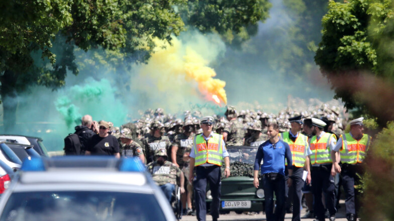 Am 14. Mai 2017 erklärt die "Football Army Dynamo Dresden" dem Verband den Krieg. Die Ermittlungen gegen mutmaßliche Organisatoren laufen.