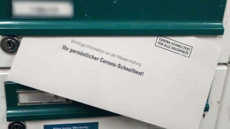 In mehreren Dresdner Stadtteilen landete in den letzten Tagen dieser Umschlag im Briefkasten. Der Absender ist von Sicherheitsbehörden als Verdachtsfall Rechtsextremismus eingestuft.