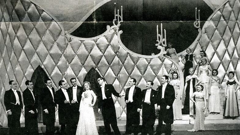 Central-Theater 1937: Finalbild von Fred Raymonds Ausstattungsoperette „Ball der Nationen“.