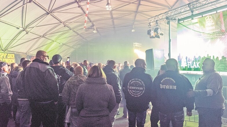 Rechtsrock-Festival in Ostritz bei Görlitz im November 2018. Der rechtsextremistische Liedermacher „Flak“ soll danach in Porschdorf aufgetreten sein.
