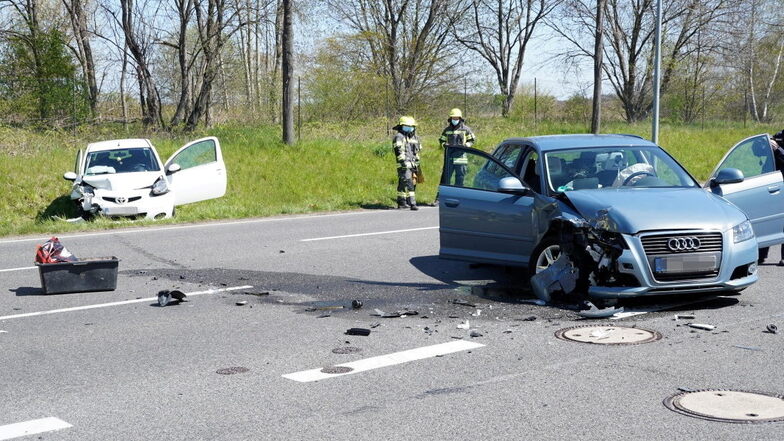 In Kamenz sind zwei Pkw zusammengestoßen. Nach ersten Informationen wurden drei Personen bei dem Unfall verletzt.