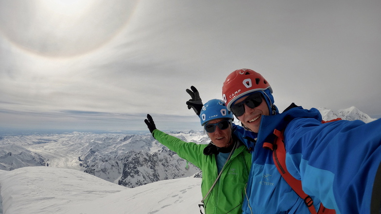 Kommen zum 18. Bergsichten-Festival: Ines Papert und ihr Partner Luka Lindic, hier am Gipfel des Mount Huntington in Alaska.