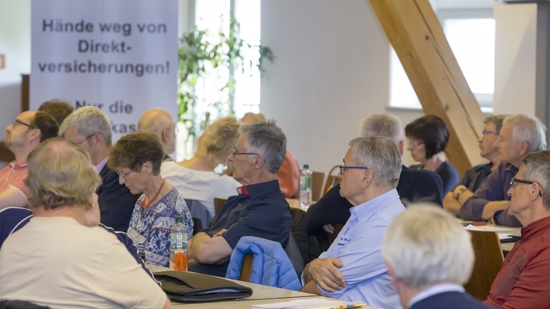 Frustrierte Rentner hörten sich in Limbach an, was ihnen die Politiker zu sagen hatten.