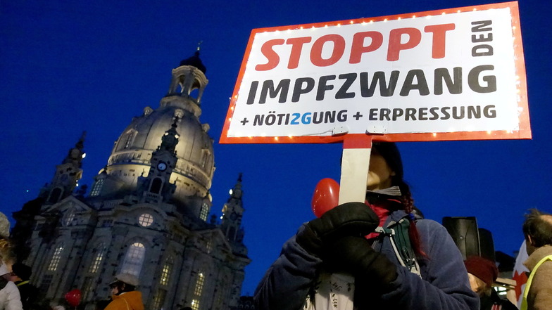 Impfpflichtdebatte in Dresden: "Niemand wird sofort entlassen"