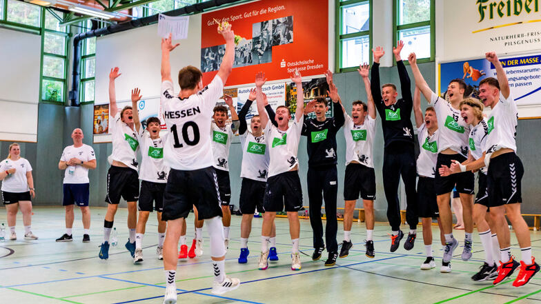 Hessen herrscht! Die B-Jugend-Landesauswahl der Jungs holte den Konrad-Zuse-Cup; verteidigte den Pokalsieg der letzten Auflage.