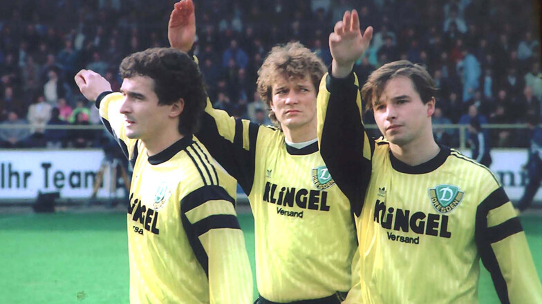 Sie gehörten zu den Stützen bei Dynamo, auch in der Meistersaison 1989/90: Hans-Uwe Pilz, Torsten Gütschow, Jörg Stübner (von links).