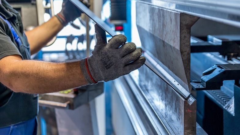 Maschinen für die Holz- und Metallbearbeitung erleichtern Menschen in etlichen industriellen Sparten die Arbeit.