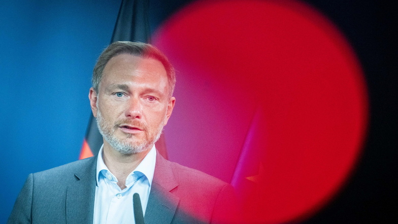 Bundesfinanzminister Christian Lindner (FDP) hat seine Steuerpläne gegen Kritiker verteidigt.