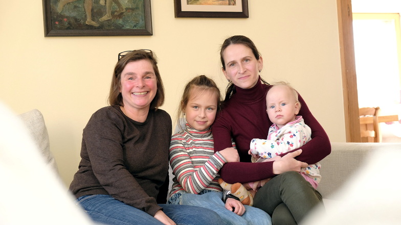 Anja Fritz aus Meißen hat die ukrainische Familie von Julia mit ihren Töchtern Katja (7) und Nadja (10 Monate) bei sich zu Hause aufgenommen.