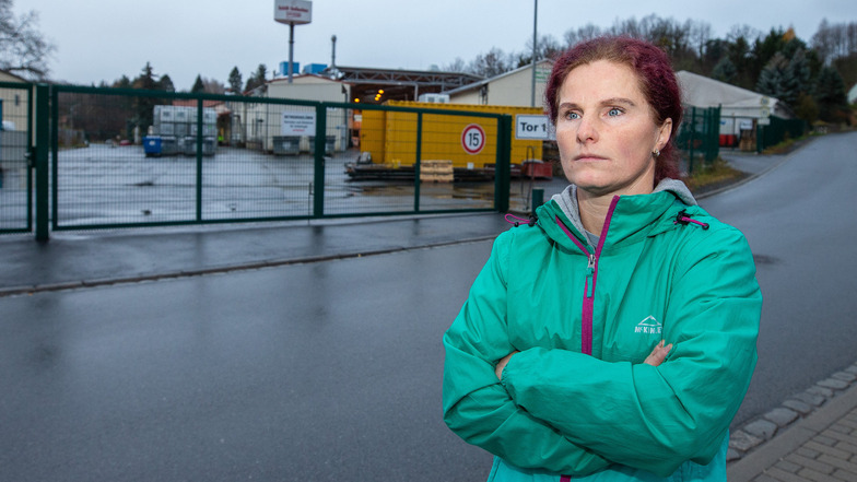 Anwohnerin Annett Keil erinnert sich an die Explosion vor fünf Jahren in der Chemiefabrik in Pirna-Neundorf.