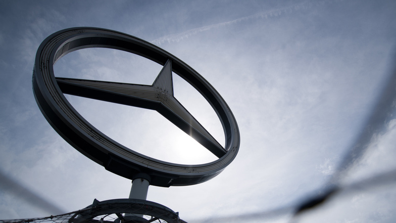 In der Dieselaffäre gibt es bei Daimler einen neuen Verdacht der Manipulation von Software für die Abgasreinigung. Es geht um rund 60.000 Fahrzeuge des Modells Mercedes-Benz GLK 220 CDI mit der Abgasnorm 5, die zwischen 2012 und 2015 produziert wurden.