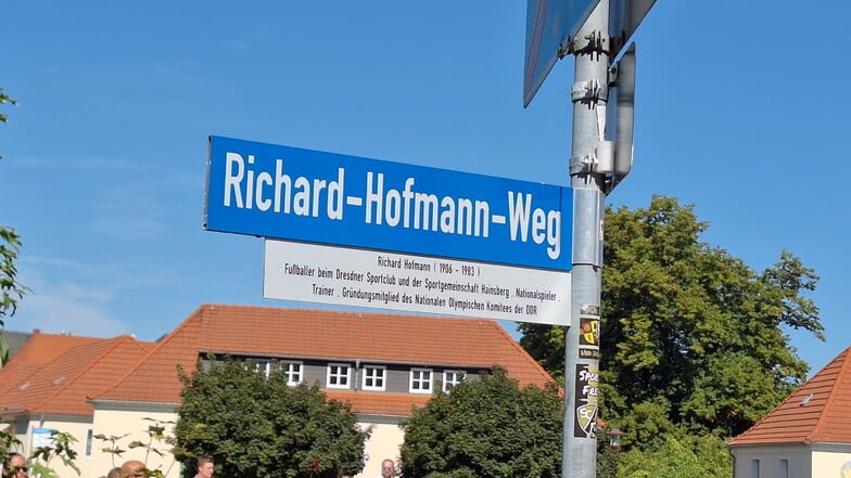 Der Richard-Hofmann-Weg ist Freitals jüngste Adresse und hat kürzlich sein Straßenschild bekommen.