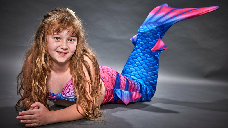 Janine Küpper aus Pirna mag die Unterwasserwelt. Sie präsentiert die Sportart Meerjungfrauen-Schwimmen.
