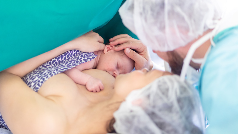 Im Diakonissenkrankenhaus haben die Eltern nach der Geburt viel Zeit für die erste Bindung – nach einem Kaiserschnitt sogar direkt im OP.